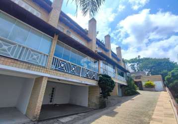 Casa com 4 dormitorios e vista deslumbrante no bairro tristeza.