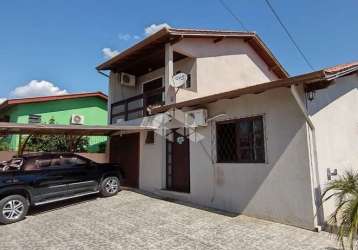 Casa a venda no bairro tarumã.