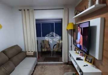 Apartamento com 56m², se encontra no primeiro andar, dois dormitórios, um banheiro, sacada fechada  e uma vaga para garagem, localizado no bairro forq