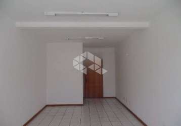 Conjunto com 6 salas individuais com 177 m2, bairro jd. itú em porto alegre.