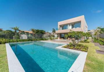 Casa alto padrão, paraíso frente mar.