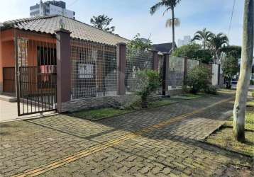 Excelente casa térrea  centro de tramandai- rs 1.900.000 comercial ou residencial com 2 apartamentos