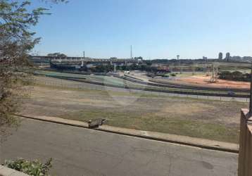 Ponto comercial na avenida jangadeiro ao lado do autódromo de interlagos