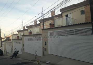 Sobrado com 3 dormitórios, 1suite com sacadas, sala, cozinha americana, lavanderia e lavabo. garagem