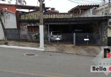 Casa térrea, bem localizada.