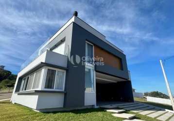 Casa alto padrão à venda em condomínio fechado!