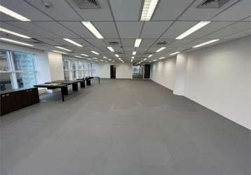 Sala comercial com 200 m² de área útil