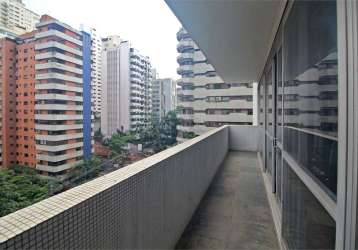 Apartamento no jardins com 03 dormitórios, 280m², varanda ampla e espaçosa.