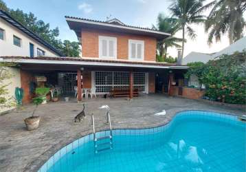 Sobrado com piscina e churrasqueira na praia do pernambuco próximo ao hotel jequitimar