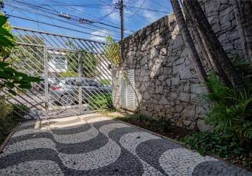 Excelente casa no planalto paulista, assinado pelo arquiteto mauricio kogan. com piscina. imperdível