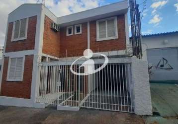 Casa com 3 quartos para alugar no centro, uberlândia  por r$ 3.000