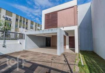 Casa com 2 quartos à venda na rua maestro mendanha, 63, santana, porto alegre por r$ 1.235.000