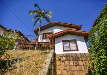 Casa com 4 quartos à venda na rua carlos huber, 893, três figueiras, porto alegre por r$ 1.250.000