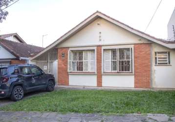 Casa com 3 quartos à venda na rua padre alois kades s j, 131, vila ipiranga, porto alegre por r$ 1.290.000