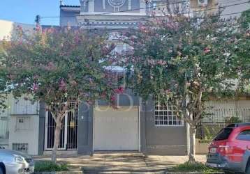 Casa com 4 quartos à venda na rua liberdade, 57, rio branco, porto alegre por r$ 599.000