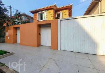 Casa em condomínio fechado com 5 quartos à venda na rua professor juvenal miler, 91, rio branco, porto alegre por r$ 1.700.000