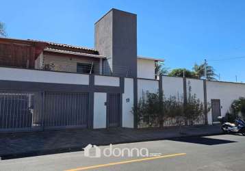 Casa com 4 quartos à venda na rua dona elvira andrade cunha, conjunto guanabara, uberaba, 322 m2 por r$ 895.000