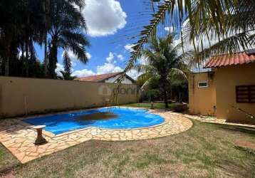 Casa em condomínio fechado com 3 quartos à venda na rua dom alexandre gonçalves do amaral, residencial mário de almeida franco, uberaba por r$ 1.100.000