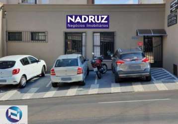 Imóvel comercial para locação, com 5 salas, recepção bem grande, 3 wc sendo um para deficiente, 1 cozinha pequena. estacionamento para 3 carros. porce