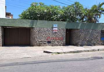 3/4, sendo uma suíte, sala, cozinha, varanda, sanitário social, área de serviço, 01 vaga de garagem que a depender do tamanho cabem 02 (dois)