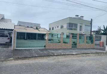 Casa com 2 quartos à venda na rua osvaldo lamim, 738, barra do aririú, palhoça, 80 m2 por r$ 400.000