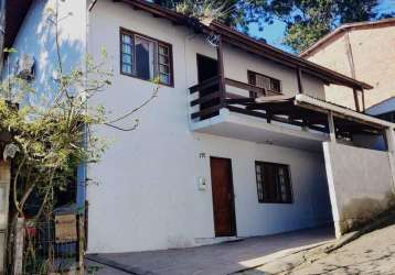 Casa com 4 quartos à venda na servidão izidoro braz da silva, 175, itacorubi, florianópolis, 190 m2 por r$ 780.000