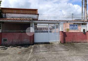 Casa à venda com 03 quartos na rua maneco viana, paranaguá - pr