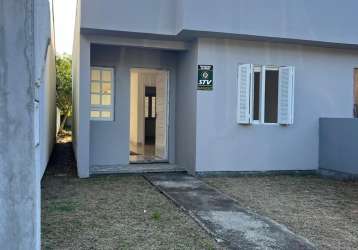 Casa nova 2 dormitórios com pátio 2 vagas de estacionamento