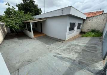 Casa bairro osvaldo rezende terreno grande