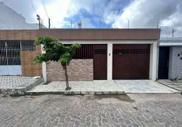 Casa à venda na área nobre do bairro indianopolis