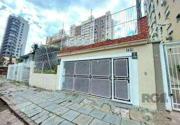 Casa com 3 quartos à venda na rua luiz cosme, 104, passo da areia, porto alegre por r$ 815.000