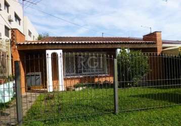 Casa com 3 quartos para alugar na avenida pereira passos, 929, vila assunção, porto alegre por r$ 7.000