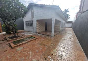 Casa isolada para locação no bairro da guilhermina, em praia grande/sp