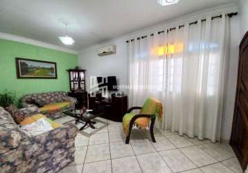 Casa com 5 quartos, 4 banheiros, 1 sala à venda - santo antônio