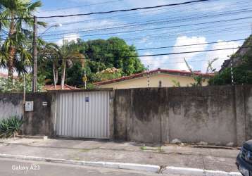 *vendo casa piedade* rua copacabana,n° 105 piedade 185 m2 construída  3 quartos sendo 1 suíte  sala para 2 ambientes cozinha e área de serviço, garagem para 4 carros 3 fora 1 na garagem.   área gourme