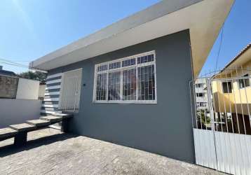 Casa com 3 quartos para alugar na rua josé batista rosa, 161, trindade, florianópolis por r$ 4.600