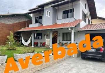 Llinda casa averbada com 4 quarcos com suíte