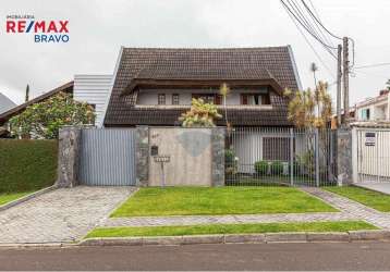 Casa com quintal, 4 quartos, 4 salas, vagas pra 7 carros, no bairro jardim das américas com 597m2 de terreno e 336m2 de construção, curitiba pr