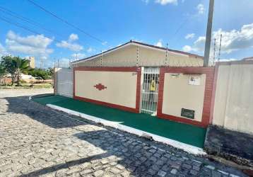 Casa para locação em nova parnamirim, a poucos metros da av. maria lacerda - 3/4 sendo 1 suíte - r$ 1.800,00