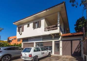 Casa 3 dormitórios no bairro vila ipiranga em porto alegre !