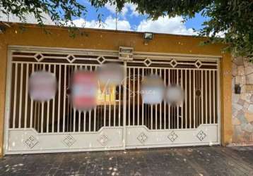 Casa á venda no centro em birigui, casa com 3 quartos sendo um deles suíte, com sala de jantar, sala de tv, cozinha, churrasqueira, alarme e garagem