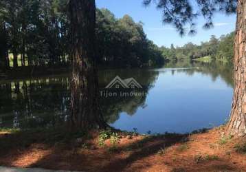 Terreno com vista para o lago