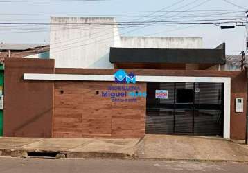 Casa com arquitetura moderna bairro aponiã entre avenida calama e imigrantes