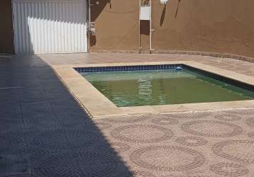 Linda residência triplex com 5 suítes e piscina