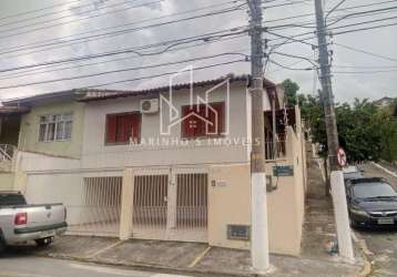 Casa para venda em resende, centro, 3 dormitórios, 2 banheiros, 3 vagas