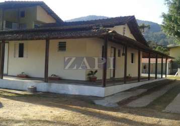 Chácara com piscina no solar das laranjeiras