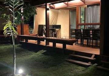 Flat à venda com 85m2, 2 dormitórios, sendo 1 suíte, sala, cozinha, área de serviço e deck externo