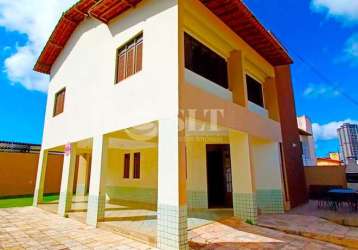 Casa à venda no bairro de candelária