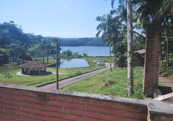 Chácara com terreno de 25.000 metros quadrados de área. com casa principal de 03 dormitórios sendo uma suíte, casa de caseiro, casa de hóspedes, salão de festa e ou comércio com todos os equipamentos