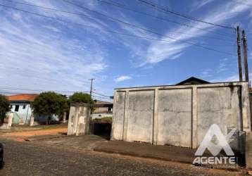 Casa com barracão, marcenaria, próximo ao lago.